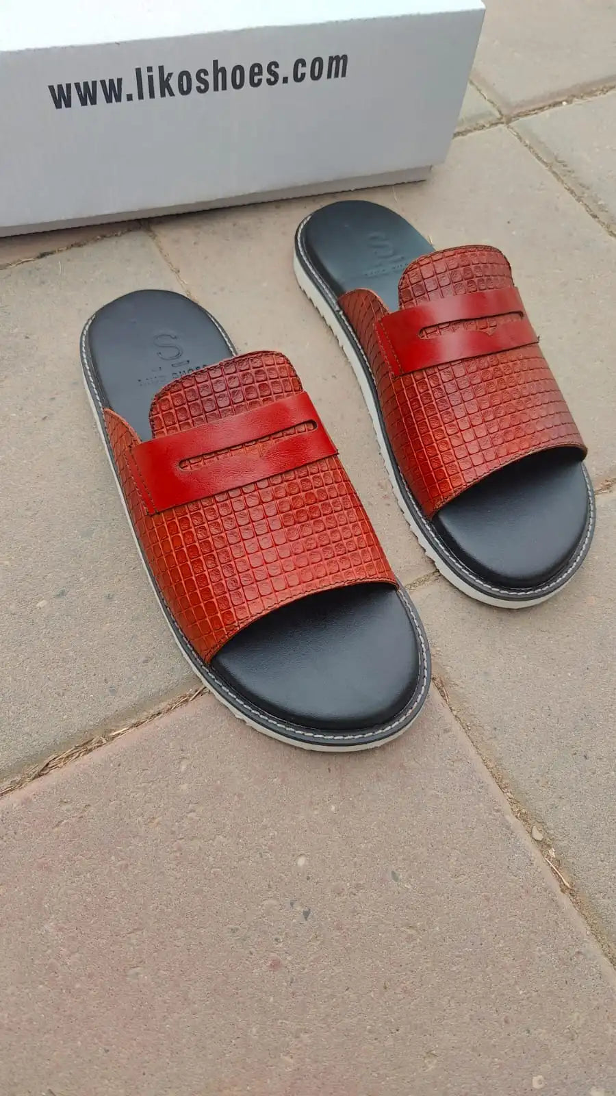 Men's Crocodile-Embossed Slide Sandals – Rust Red