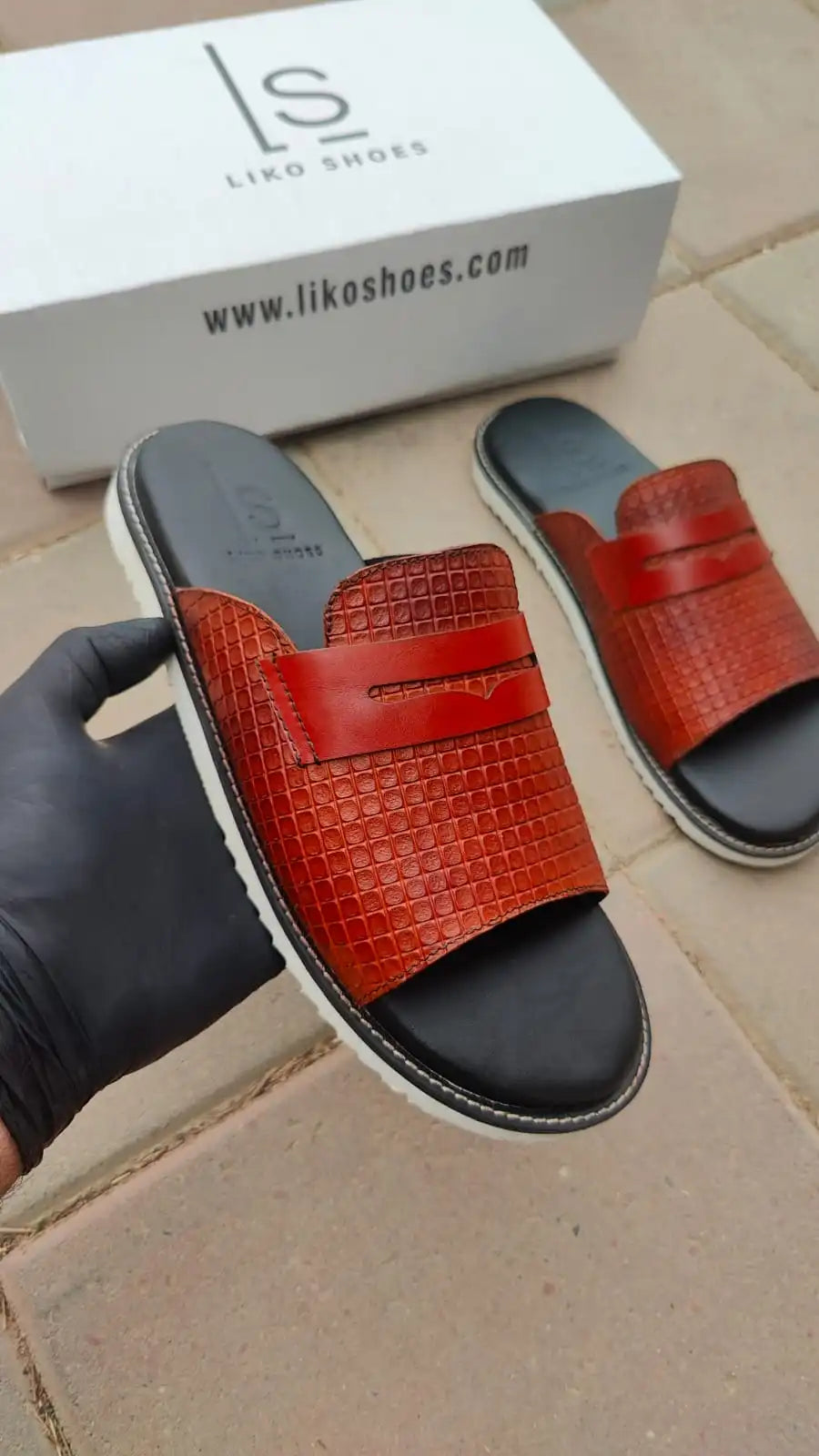 Men's Crocodile-Embossed Slide Sandals – Rust Red